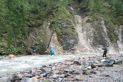 Crossing Zungol river